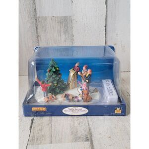 Lemax lighting the tree 2010 Village accessories snow light up Xmas